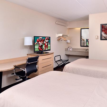 מלון Super 8 By Wyndham Deerfield - Northbrook מראה חיצוני תמונה