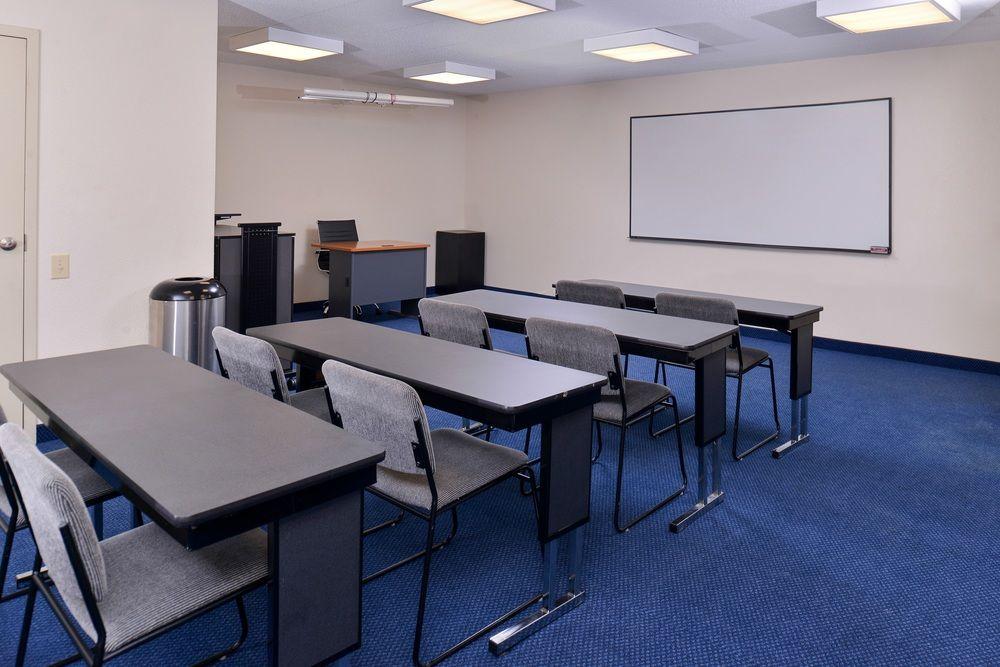 מלון Super 8 By Wyndham Deerfield - Northbrook מראה חיצוני תמונה