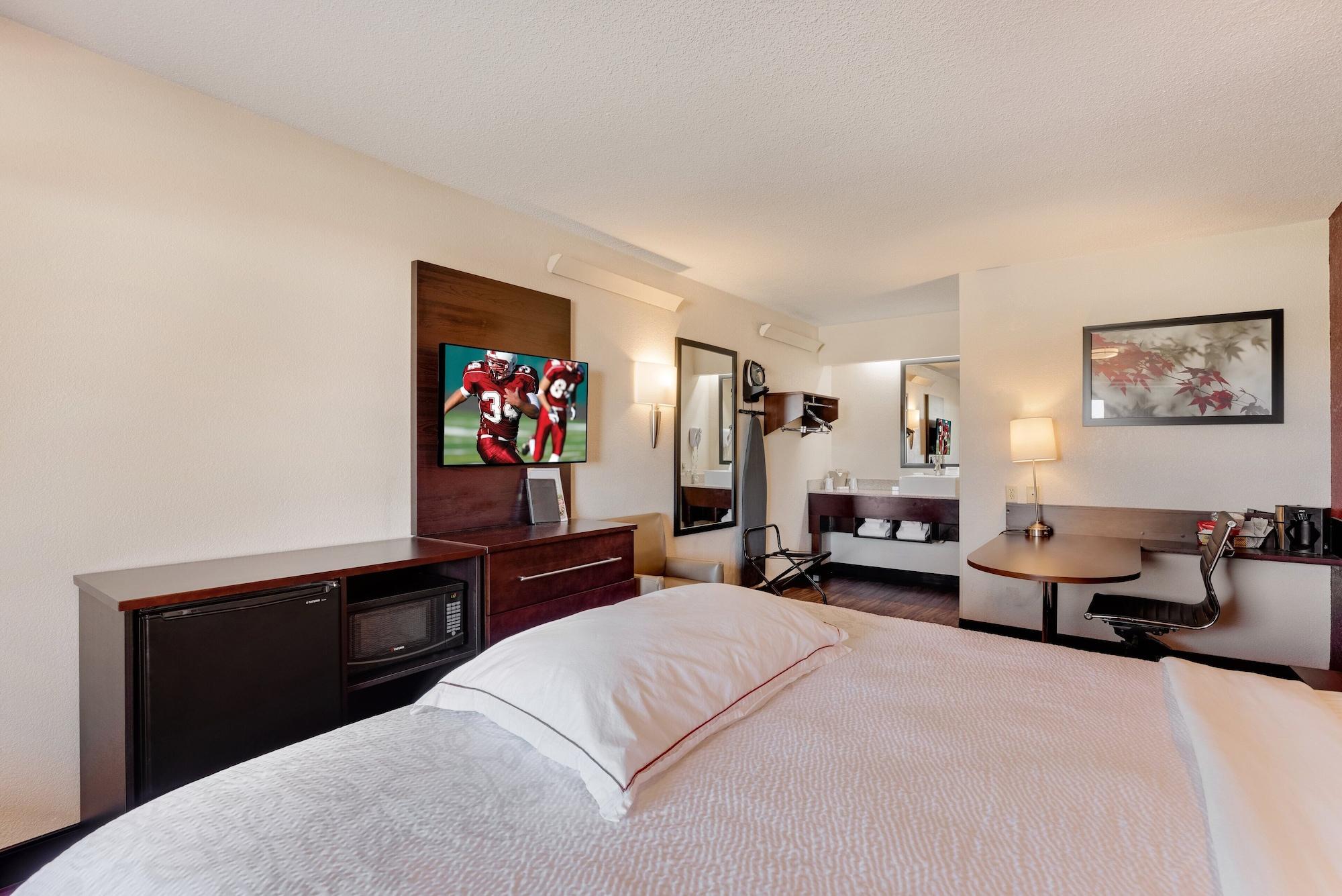 מלון Super 8 By Wyndham Deerfield - Northbrook מראה חיצוני תמונה