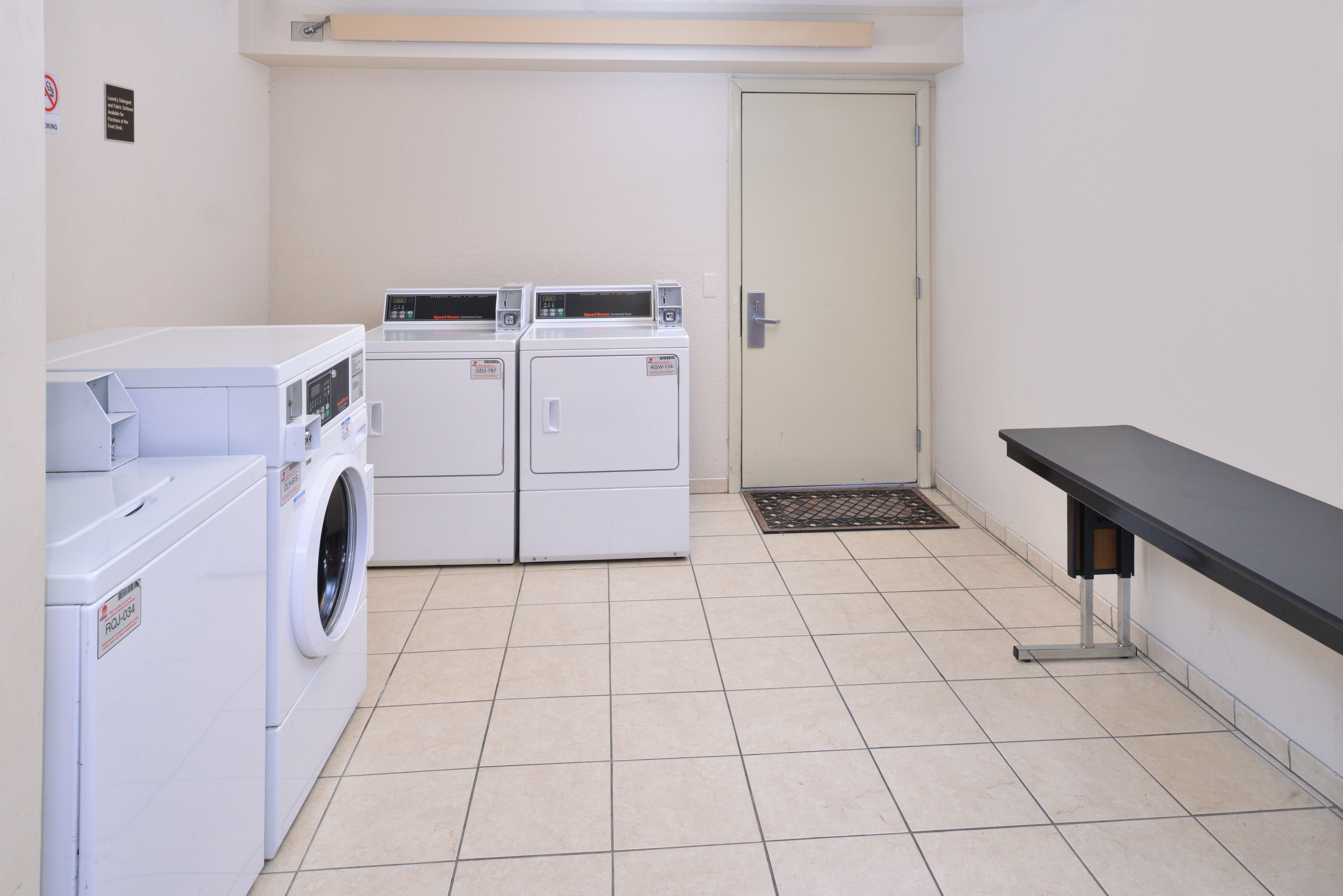 מלון Super 8 By Wyndham Deerfield - Northbrook מראה חיצוני תמונה