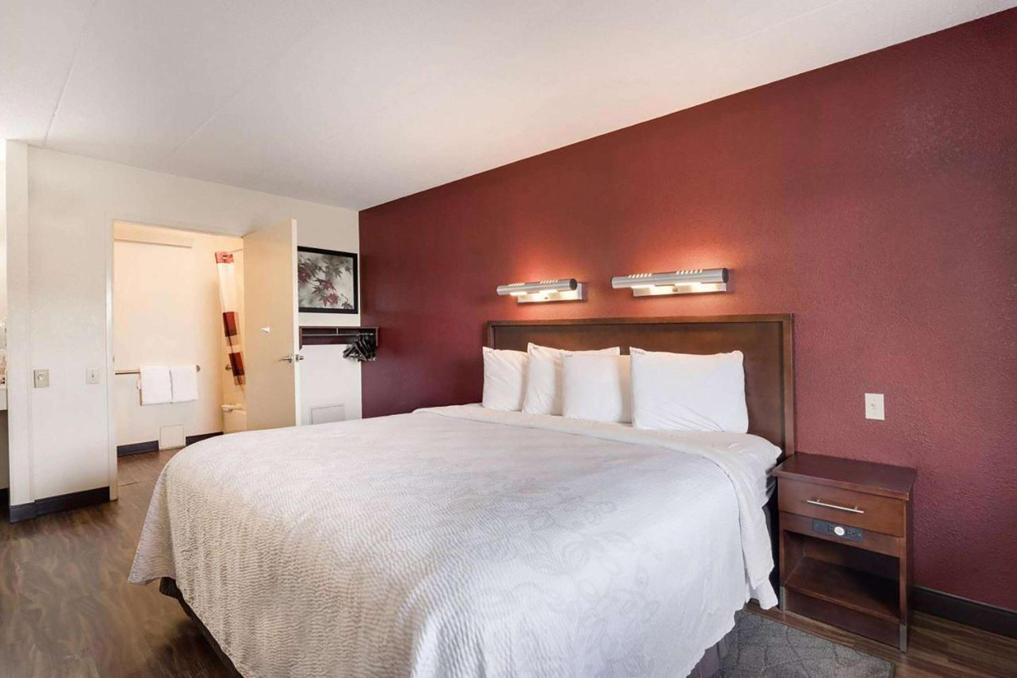 מלון Super 8 By Wyndham Deerfield - Northbrook מראה חיצוני תמונה