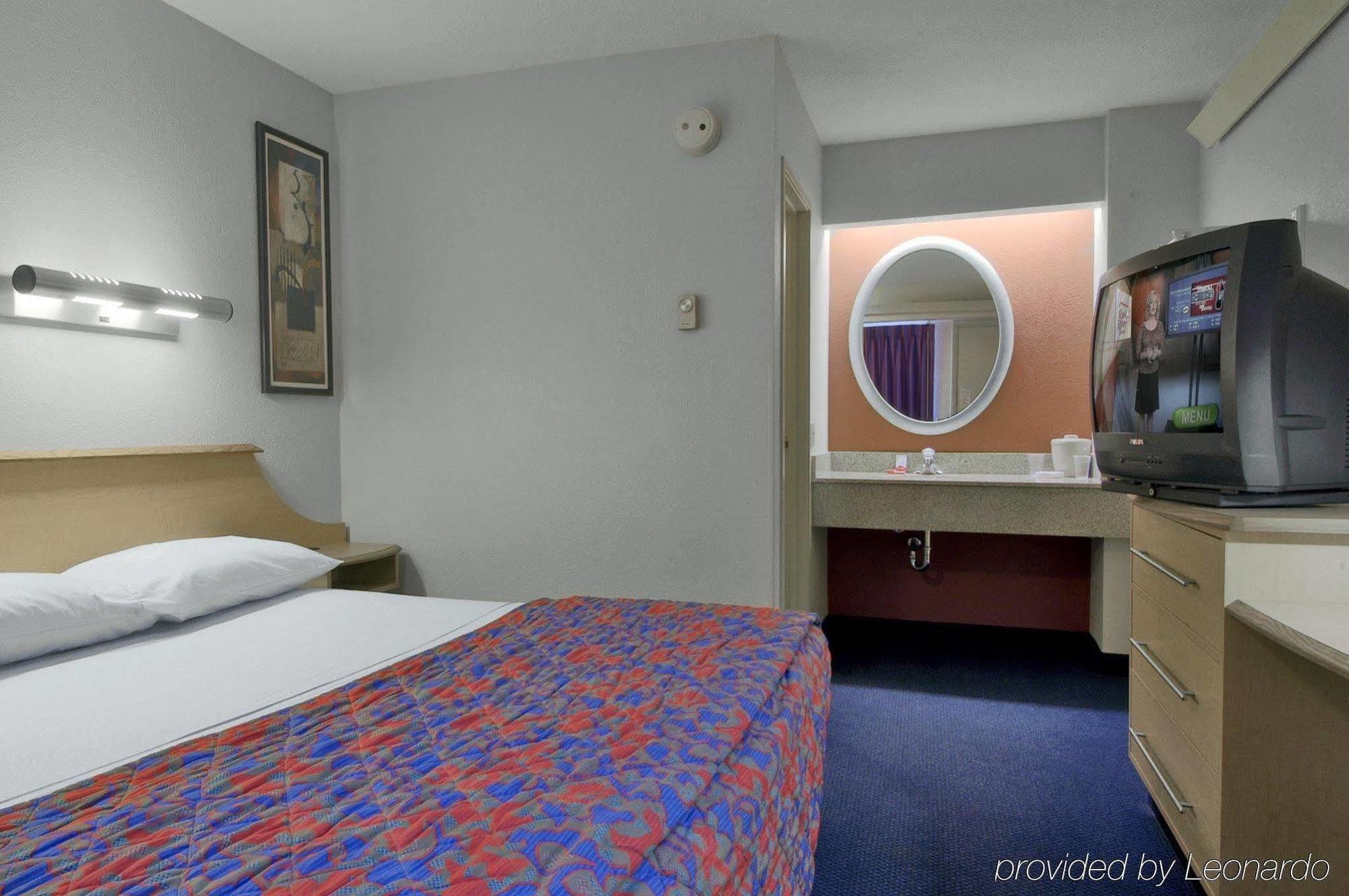 מלון Super 8 By Wyndham Deerfield - Northbrook חדר תמונה
