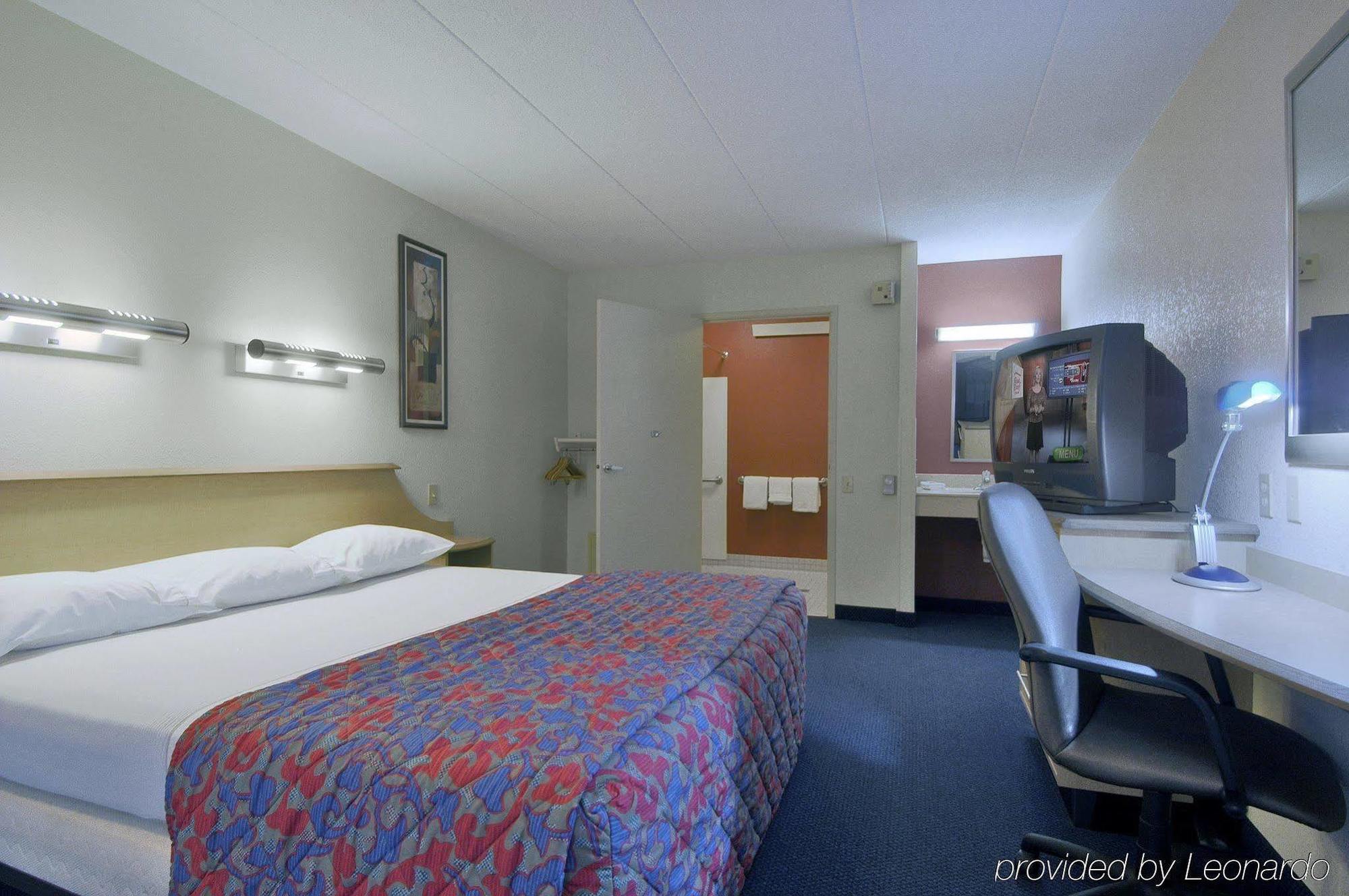 מלון Super 8 By Wyndham Deerfield - Northbrook מראה חיצוני תמונה