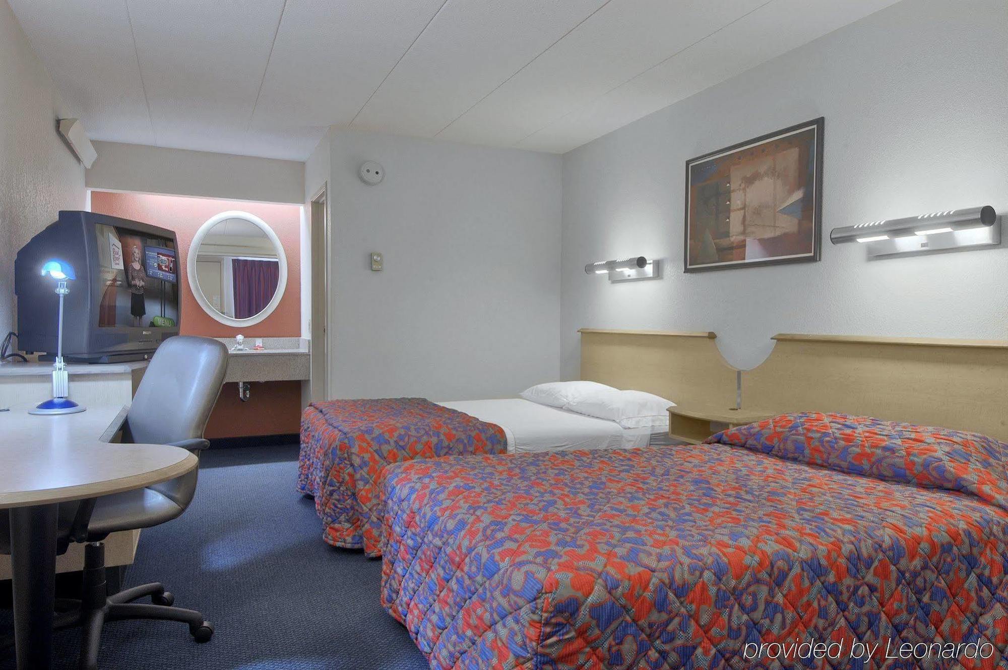 מלון Super 8 By Wyndham Deerfield - Northbrook חדר תמונה