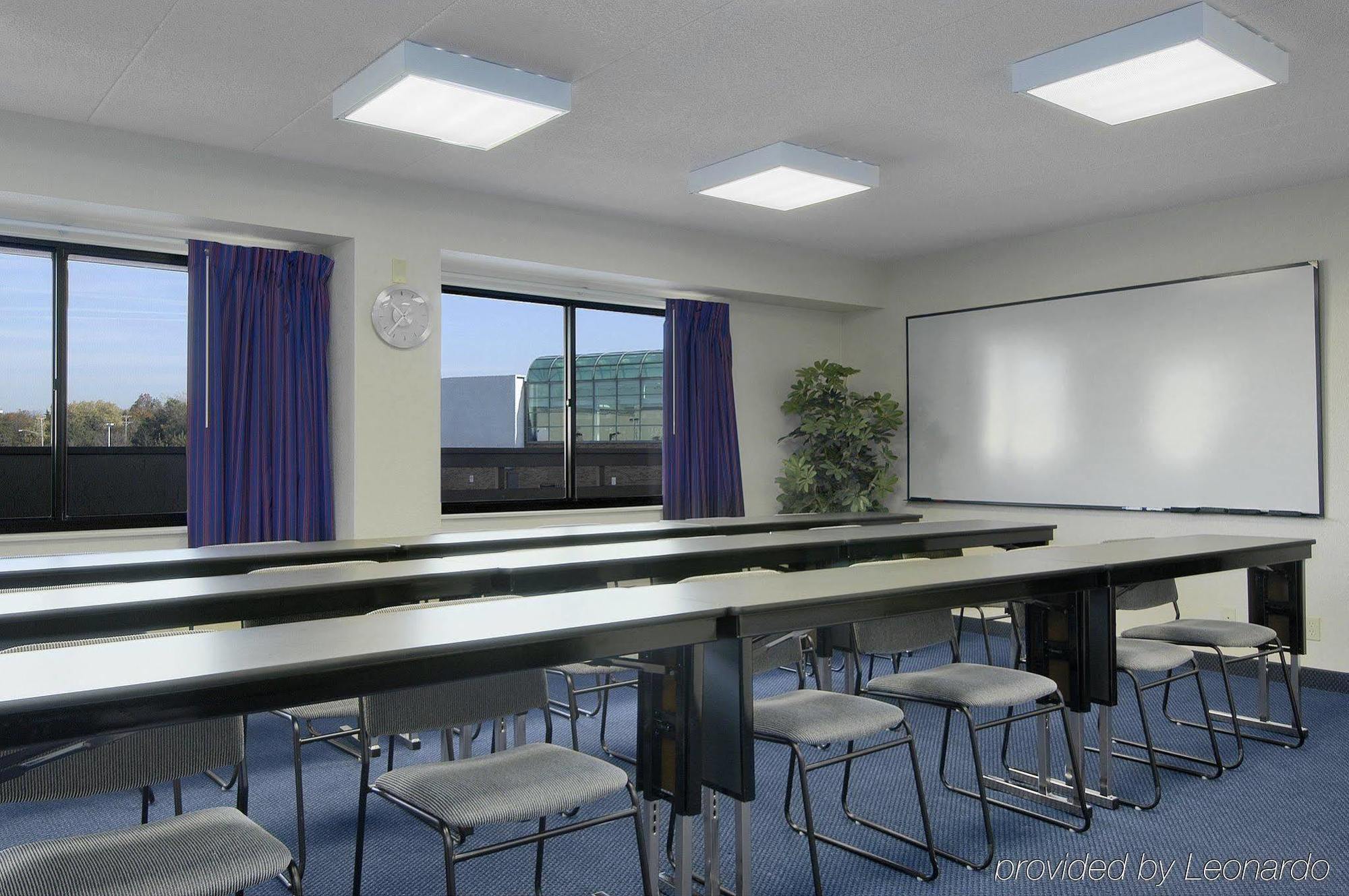 מלון Super 8 By Wyndham Deerfield - Northbrook מראה חיצוני תמונה