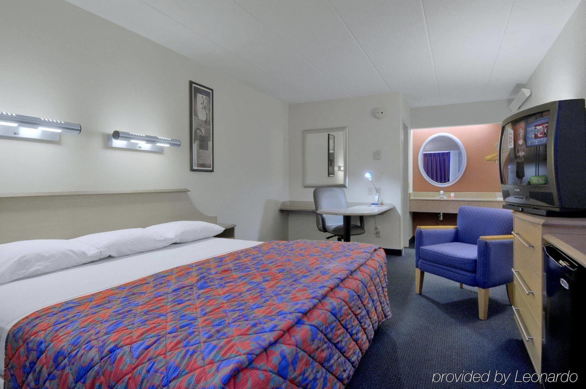 מלון Super 8 By Wyndham Deerfield - Northbrook חדר תמונה